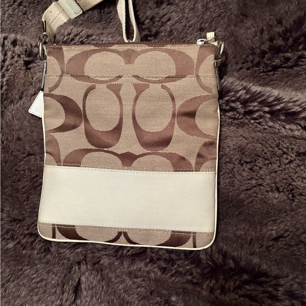 Coach Signature Brown and Cream Crossbody Bag. Absolutely adorable super clean - Picture 2 of 11